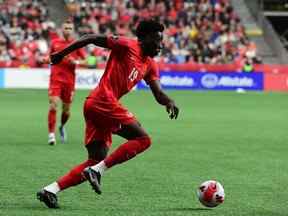 Le milieu de terrain canadien Alphonso Davies lors de leur match de football de la Concacaf Nations League entre le Canada et Curaçao au stade BC Place à Vancouver, Colombie-Britannique, Canada le 9 juin 2022. (Photo de Don MacKinnon / AFP)