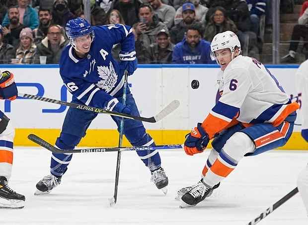 Les Maple Leafs ont laissé filer l’avance tardive et sont tombées aux mains des Islanders en OT