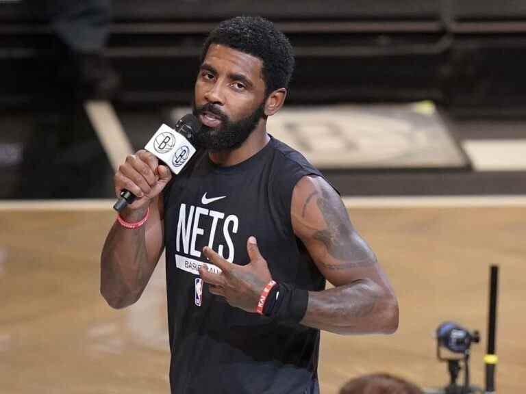 Kyrie Irving rejoint les Nets, s’excuse à nouveau, commencera dimanche