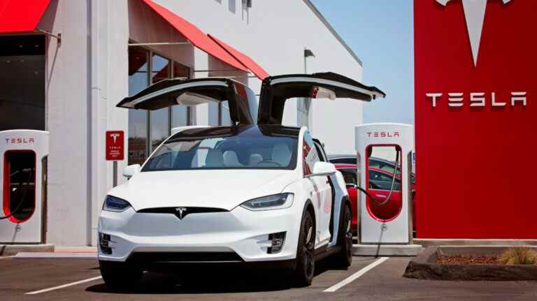 Tesla rappelle plus de 300 000 véhicules