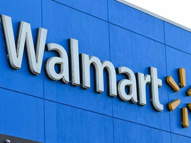 Un témoin dit que le directeur de Walmart a ouvert le feu dans la salle de repos ;  6 morts