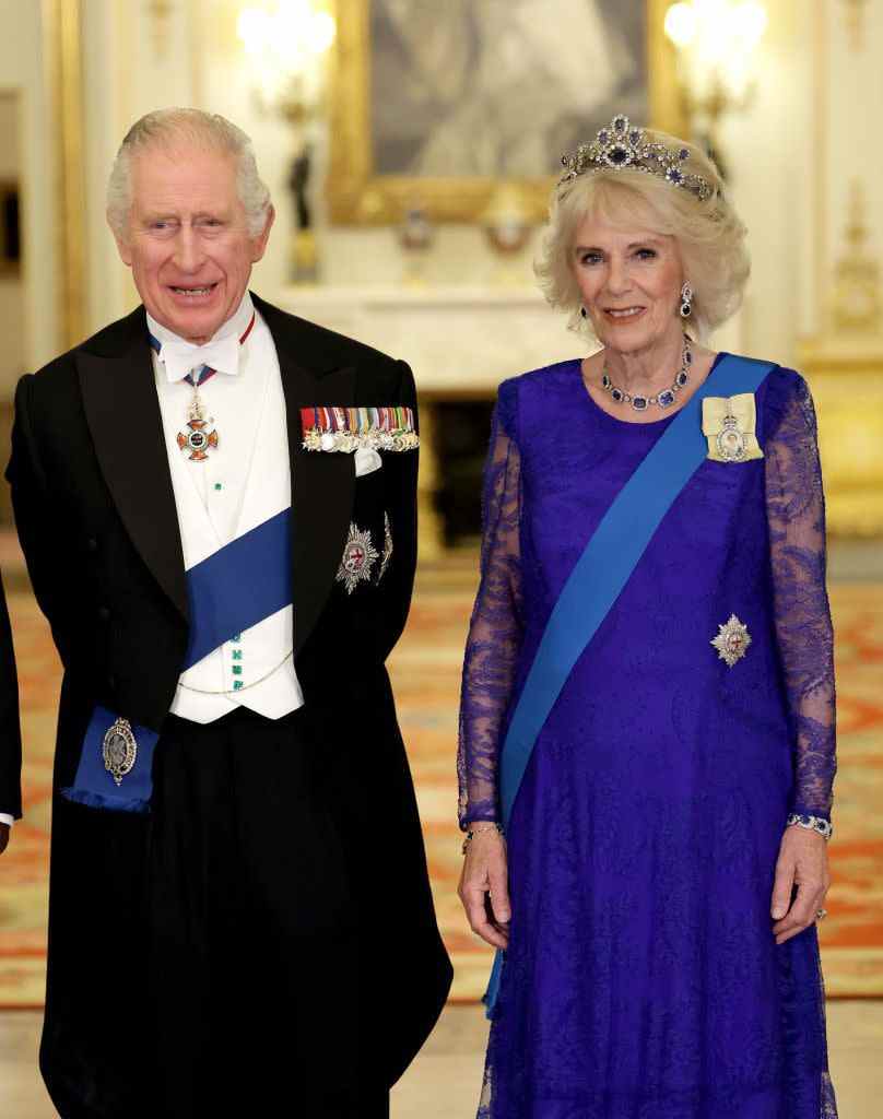 londres, angleterre 22 novembre camilla, reine consort et roi charles iii lors du banquet d'état au palais de buckingham le 22 novembre 2022 à londres, angleterre il s'agit de la première visite d'état organisée par le royaume-uni avec le roi charles iii comme monarque, et le premier état visite ici par un dirigeant sud-africain depuis 2010 photo de chris jacksongetty images