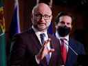 Le ministre canadien de la Justice et procureur général du Canada, David Lametti, prend la parole lors d'une conférence de presse sur la colline du Parlement le 16 février 2022.  