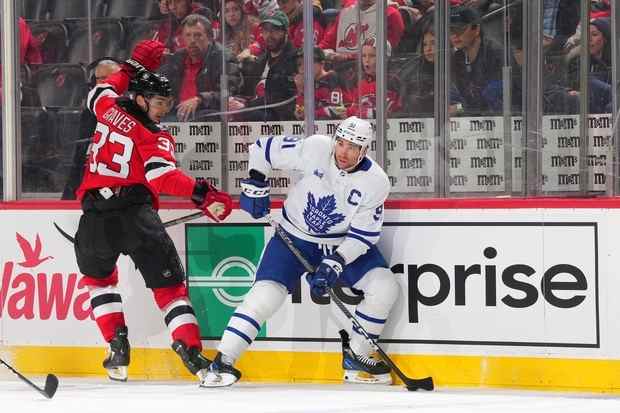 La défense des Maple Leafs épuisée, Matt Murray s’accroche pour battre les Devils