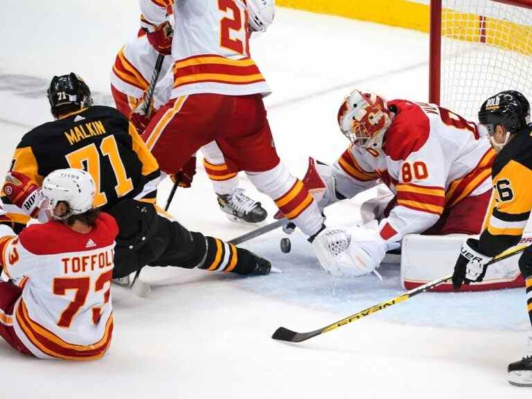 Le gardien Dan Vladar brille alors que les Flames tombent en fusillade contre les Penguins