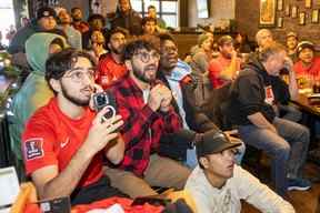 Le Canada a perdu 1-0 contre la Belgique lors de son match d'ouverture de la Coupe du monde de la FIFA.  Photos prises au Lobby Kitchen and Bar à Regina le mercredi 23 novembre 2022.