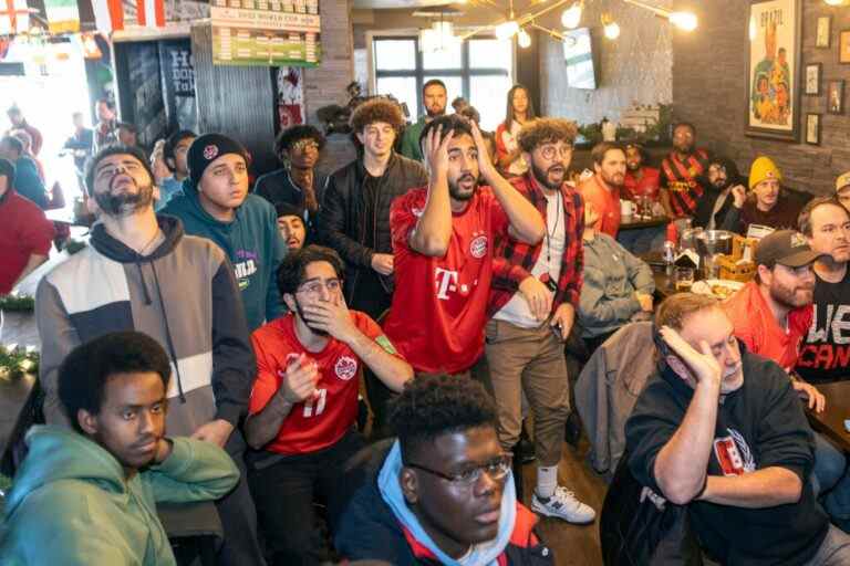 EN PHOTOS : Les partisans canadiens encouragent l’équipe lors du match de la Coupe du monde contre la Belgique