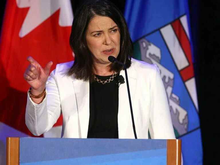 L’Alberta prévoit un excédent plus petit alors que Danielle Smith choisit de dépenser une partie de la manne pétrolière