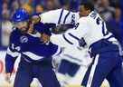 Les Leafs Wayne Simmonds, à droite, devrait prendre sa retraite vendredi contre le Wild du Minnesota.  Getty Images