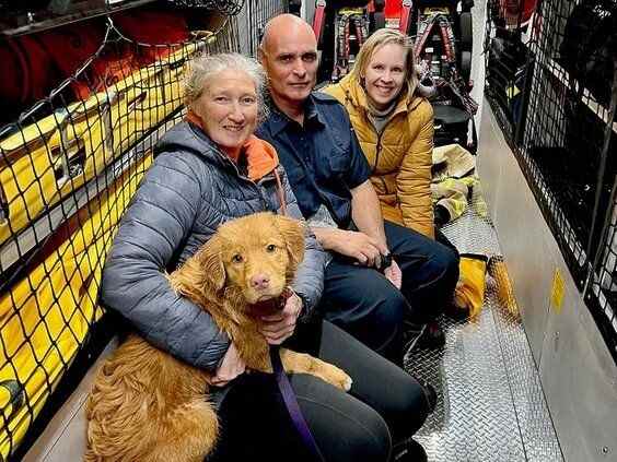 Chiot sauvé du froid du fleuve Saint-Laurent par un maître de plongée à Brockville, en Ontario.