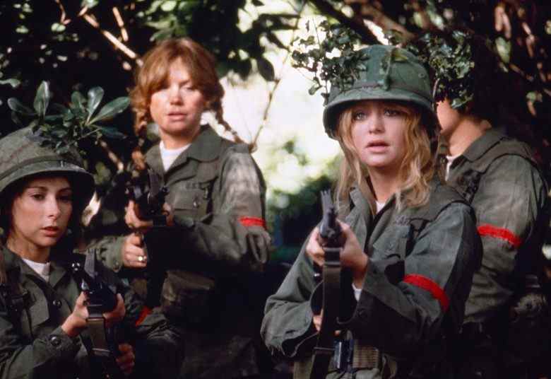 LE SOLDAT BENJAMIN, de gauche à droite : Toni Kalem, Mary Kay Place, Goldie Hawn, 1980. ph : © Warner Bros / courtesy Everett Collection