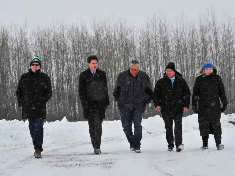 Trudeau rend visite à une Première Nation de la Saskatchewan secouée par des coups de couteau qui ont tué 11 personnes