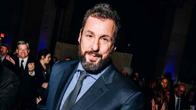 Adam Sandler taquine qu'il n'aura pas l'air si beau dans le prochain film des frères Safdie : "Ça va être dur" Le plus populaire doit être lu
	
	
