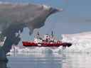 Le brise-glace de la Garde côtière canadienne Henry Larsen est vu à Allen Bay à Resolute, au Nunavut, sur une photo d'archive du 25 août 2010. Le Canada est l'un des sept États membres du Conseil de l'Arctique, qui comprend également la Russie.