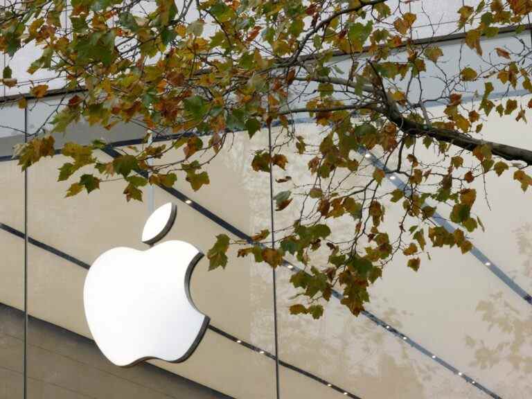 La bonanza de rachat d’actions d’Apple aide à soutenir les actions dans l’effondrement du marché