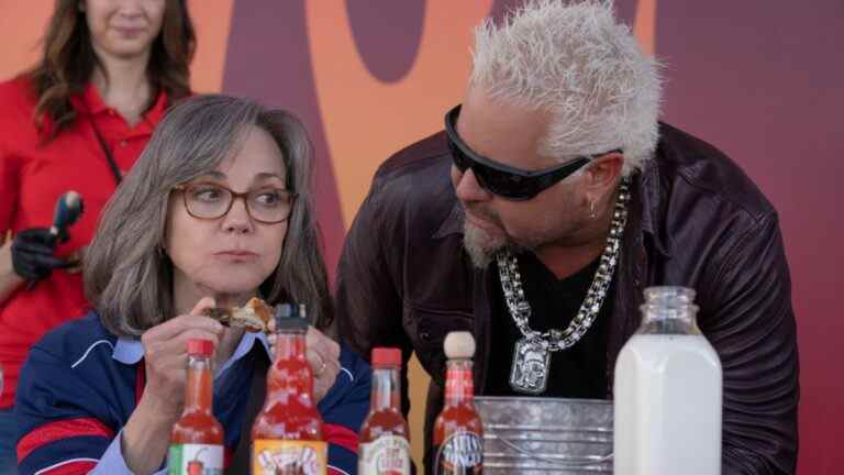 80 pour les paires de remorques Brady Guy Fieri, Jane Fonda et (bien sûr) le football
