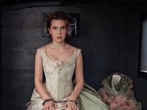 Millie Bobby Brown dans le rôle d'Enola Holmes.