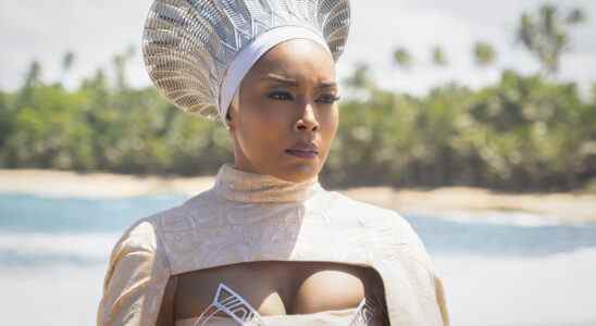 Angela Bassett a canalisé ses propres sentiments à travers la reine Ramonda pour Black Panther: Wakanda Forever