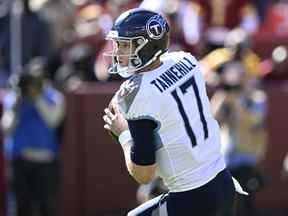 Ryan Tannehill des Tennessee Titans tente une passe au cours du premier quart-temps contre les Washington Commanders à FedExField le 09 octobre 2022 à Landover, Maryland.