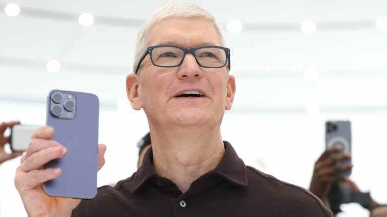 Apple dépasse les estimations avec un chiffre d'affaires record de 90 milliards de dollars pour le trimestre de septembre, la croissance des services ralentit à 5 %
	
	
