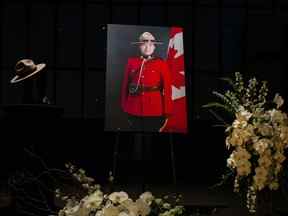 Un service commémoratif pour la const.  Shaelyn Yang à l'église Willingdon à Burnaby, en Colombie-Britannique, le 2 novembre 2022. Yang a été mortellement poignardé le 18 octobre alors qu'il aidait à informer l'occupant d'un campement de tentes dans un parc public de Burnaby qu'il ne pouvait pas être là.