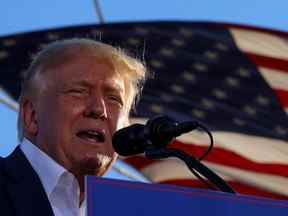 L'ancien président américain Donald Trump prend la parole lors d'un rassemblement avant les élections de mi-mandat, à Mesa, Arizona, États-Unis, le 9 octobre 2022. REUTERS/Brian Snyder/File Photo