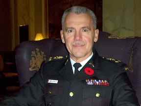 Lieutenant-général.  Michel Maisonneuve, aujourd'hui à la retraite, en 2004.