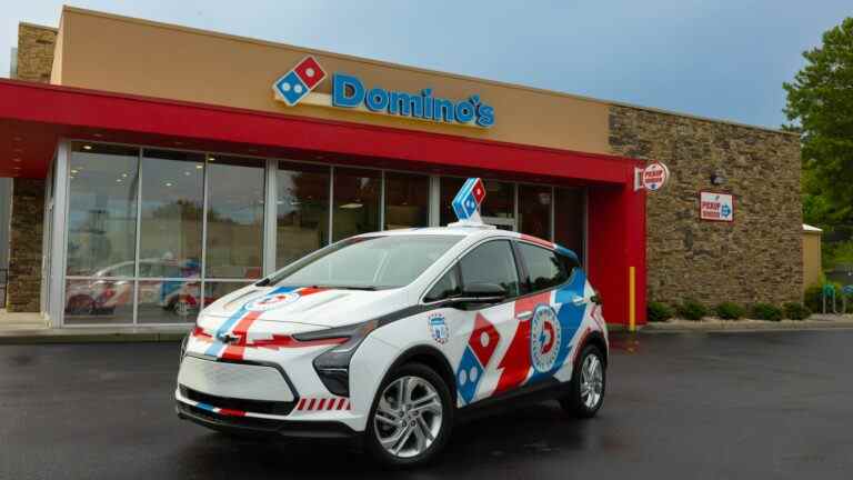 Domino’s prépare 800 véhicules électriques Chevy Bolt dans sa flotte de livraison de pizzas