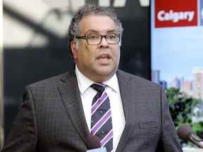 PHOTO DE DOSSIER: Le maire de l'époque, Naheed Nenshi, s'adresse aux journalistes à Calgary.  Jeudi 10 septembre 2020.