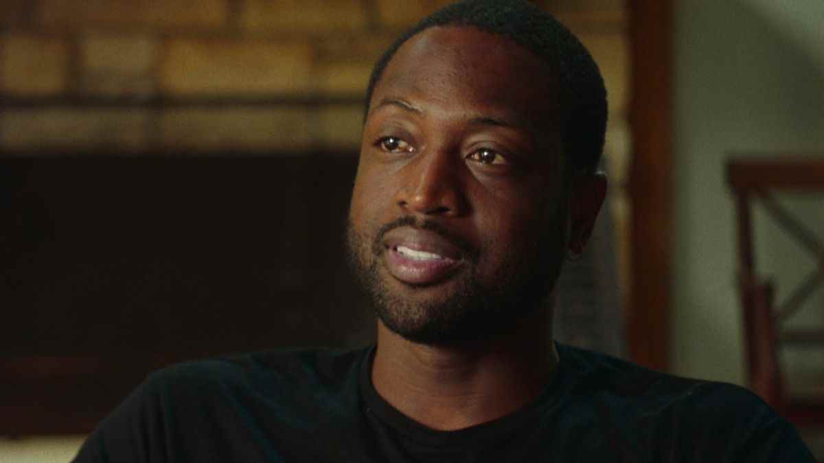 Dwyane Wade répond après que son ex-femme ait tenté de bloquer le nom officiel et le changement de sexe de sa fille
