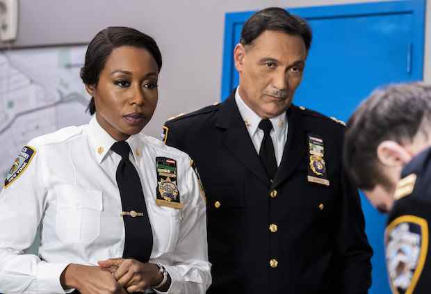 ‘East New York’: Amanda Warren sur CBS Drama Success, Fall Finale