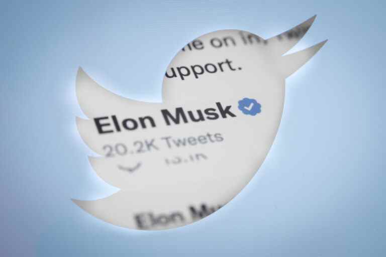 Elon Musk dit que la vérification Twitter Blue revient le 29 novembre