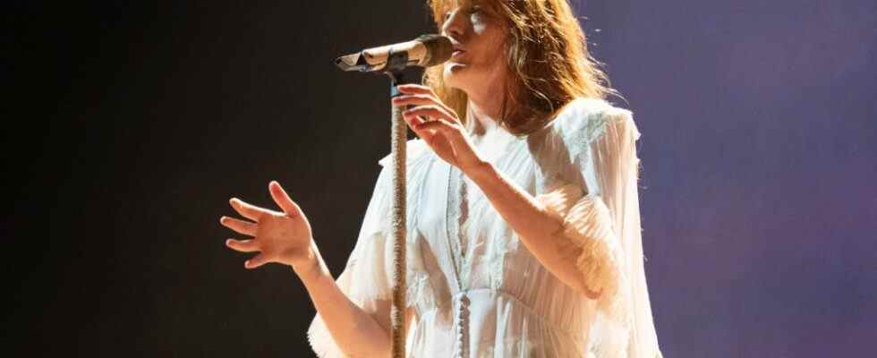 Florence + The Machine reporte sa tournée après que le chanteur se soit cassé le pied : "Mon cœur me fait mal"