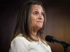 Chrystia Freeland a été confrontée à des questions pointues lors d'un événement de la Chambre de commerce de Calgary.