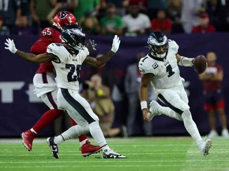 Jalen Hurts et les Eagles ont battu les Texans pour leur premier départ 8-0