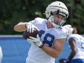 Nikola Kalinic des Colts d'Indianapolis est vu lors d'un camp d'entraînement à Grand Park le 3 août 2022 à Westfield, Indiana.