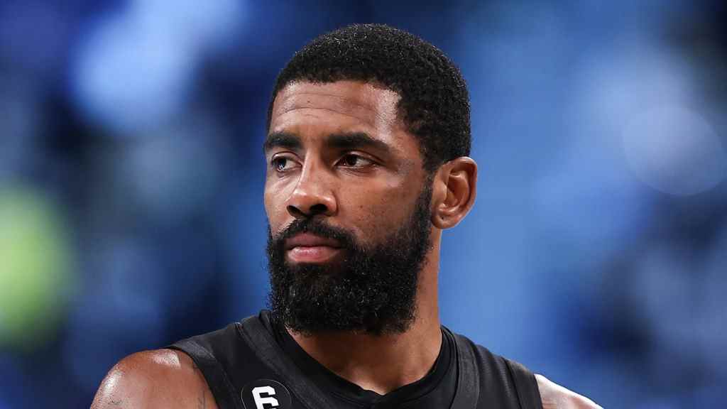 Kyrie Irving rejoint les filets et s'excuse pour le mal que ses actions ont causé
