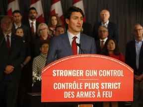 PHOTO DE DOSSIER: Le Premier ministre Justin Trudeau à Toronto pour parcourir le Danforth et annoncer un programme de contrôle plus fort des armes à feu au Don Valley Hotel and Suites le vendredi 20 septembre 2019.