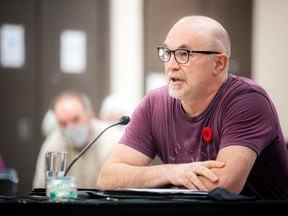 Jim Pot, ministre de l'Église presbytérienne Knox, a parlé à la Commission populaire d'Ottawa de son expérience au cours de la "Convoi de la liberté" manifestation.