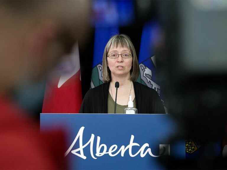 La Dre Deena Hinshaw est remplacée par le nouveau médecin hygiéniste en chef de l’Alberta, le Dr Mark Joffe