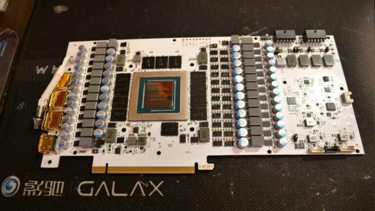 La carte graphique Nvidia RTX 4090 de Galax consomme 1000 W via deux câbles d’alimentation