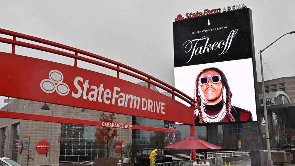 La « célébration de la vie » de Takeoff attire la famille, les amis et les fans au mémorial d'Atlanta
	
	
