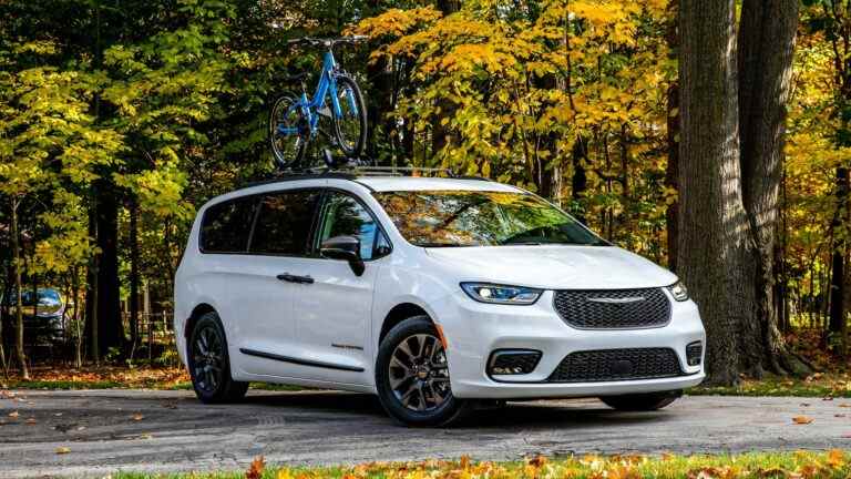 La fourgonnette Chrysler Pacifica Road Tripper 2023 reçoit un ensemble de remorquage et des marchandises Mopar