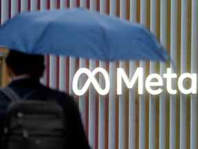 Le logo de Meta Inc. à Davos, en Suisse.