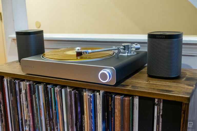 La platine vinyle Stream Carbon de Victrola fonctionne parfaitement avec Sonos, à un prix