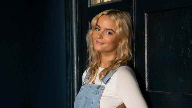 La star de Coronation Street Millie Gibson jouera le nouveau compagnon de Doctor Who