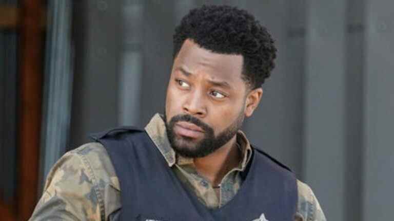 LaRoyce Hawkins de Chicago PD parle de l'option "évasion" d'Atwater dans une nouvelle affaire difficile, ainsi que du rôle du chef O'Neal
