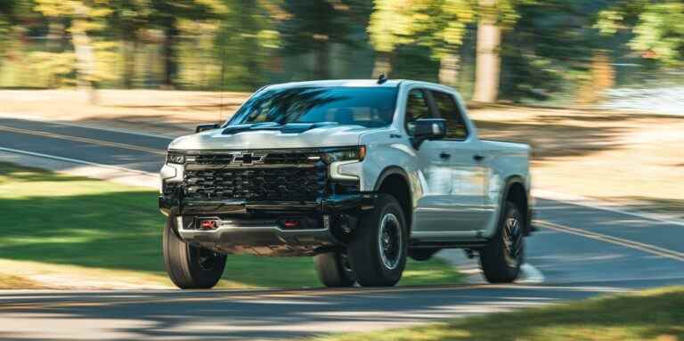 Le Chevrolet Silverado 1500 ZR2 2022 monte sur le ring