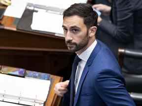 Le ministre de l'Éducation de l'Ontario, Stephen Lecce, assiste à la période des questions à l'Assemblée législative de Queen's Park, à Toronto, le lundi 14 novembre 2022.