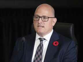 Le maire de Windsor, Drew Dilkens, comparaît comme témoin devant la Commission d'urgence de l'ordre public le 7 novembre 2022 à Ottawa.